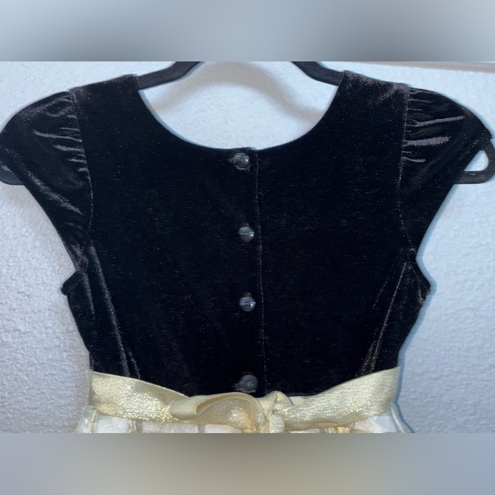 Jona Michelle Black, Ivory & Gold Dress with Bow Accent
Size: (7) - Picture 9 of 13